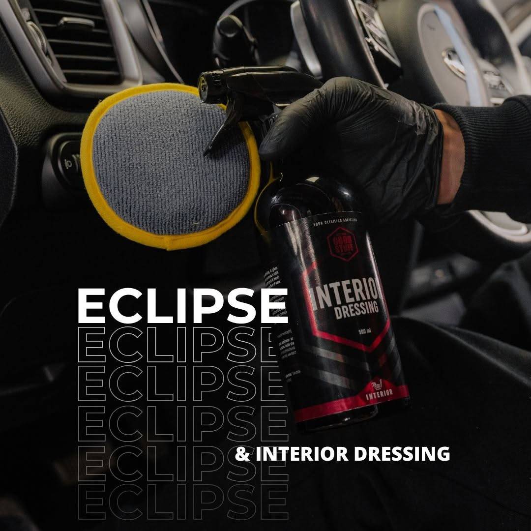 Applicateur microfibre WORK STUFF ECLIPSE en utilisation during car detailing