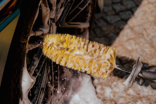 Thunder aston martin-1 wheel cleaning with thunder